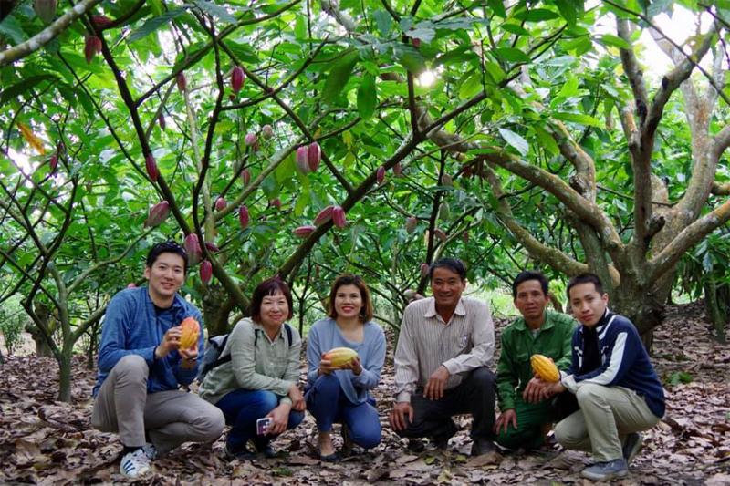 The VIRI staffs visited and worked with fair trade certified cooperatives.
