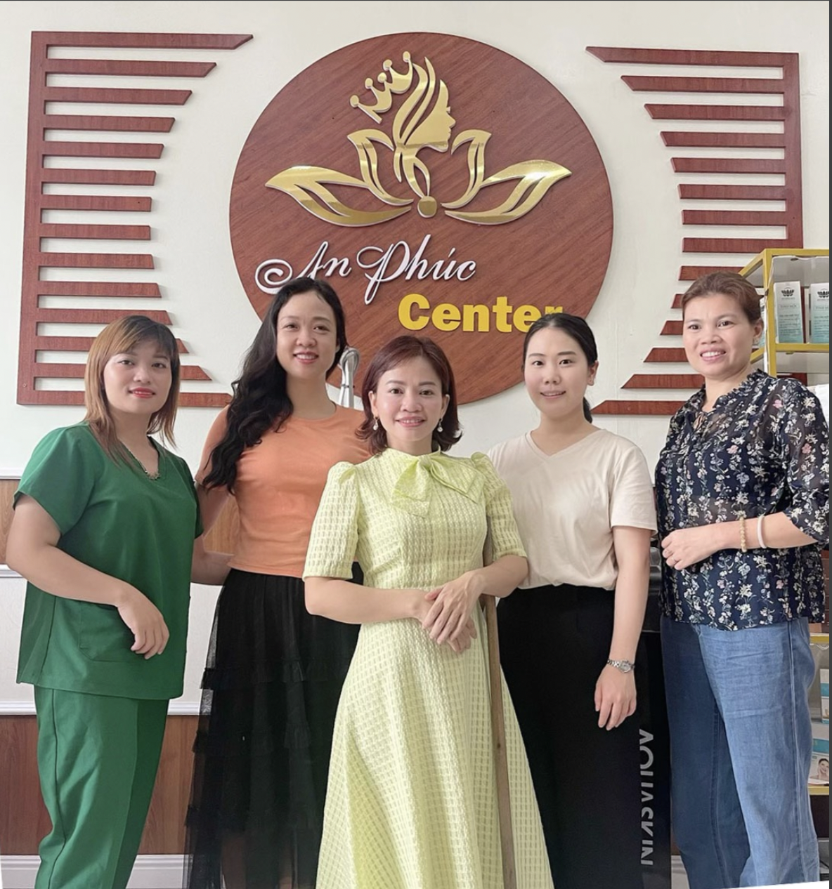 Representative of VIRI visited and worked with Tam Ngoc Cooperative